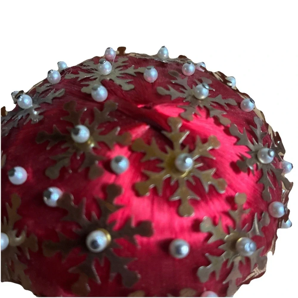 Vintage Push Pin‎ Ornament Red Gold Snowflake Beaded Pearl  Oval 3.5x2.5